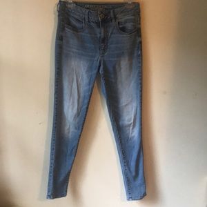 American Eagle light wash Hi-Rise Jegging